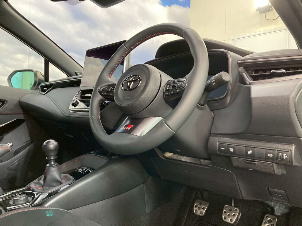 旭川 4WD レンタカー TOYOTA GR COROLLA 写真5