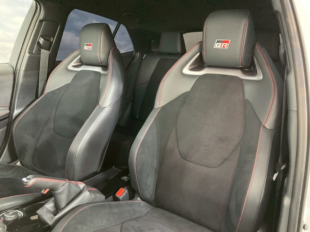 旭川 4WD レンタカー TOYOTA GR COROLLA 写真4