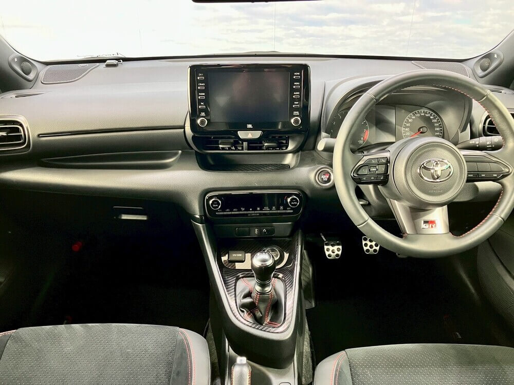 旭川 4WD レンタカー TOYOTA GR YARIS 写真2